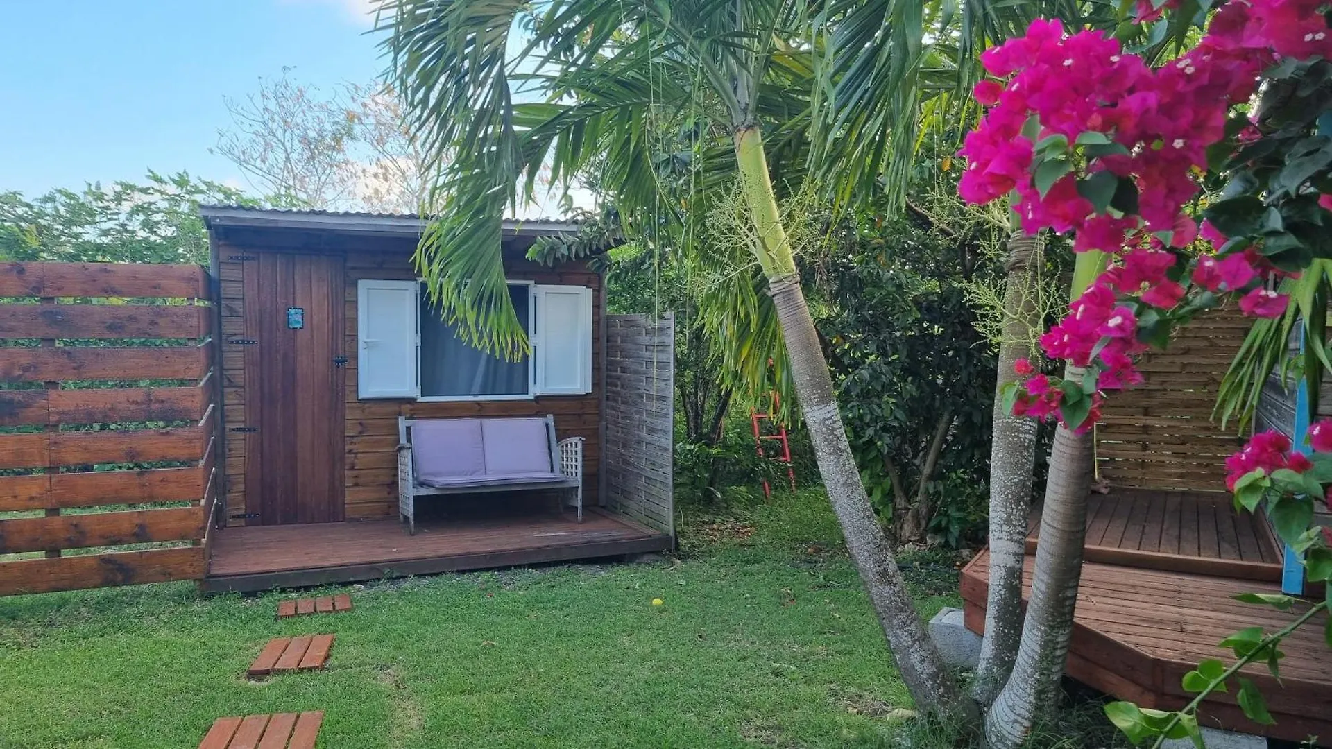 Villa antillaise de charme de 3 chambres et deux cabanes aménagées Sainte-Anne  Guadeloupe